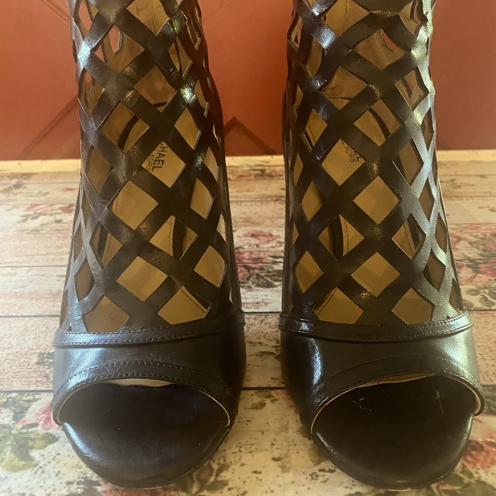 Michael Michael Kors Black Cutout Peep Toe Heels Size 7 Worn Once